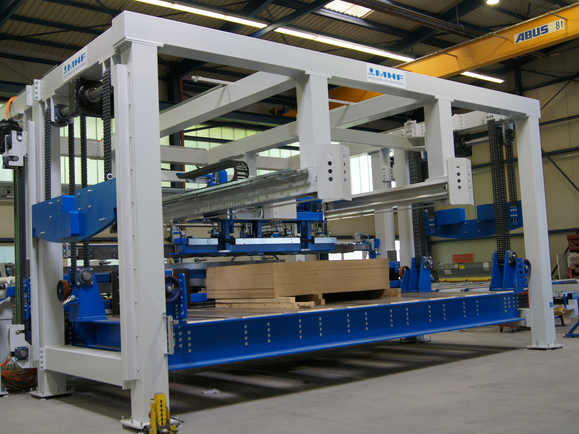 Feeding system for large panels